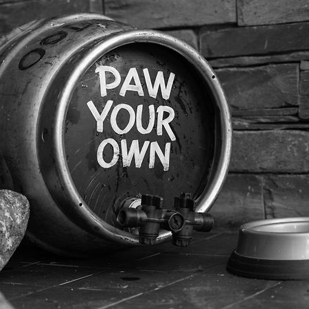 Twa Dogs Inn Кесвик Экстерьер фото