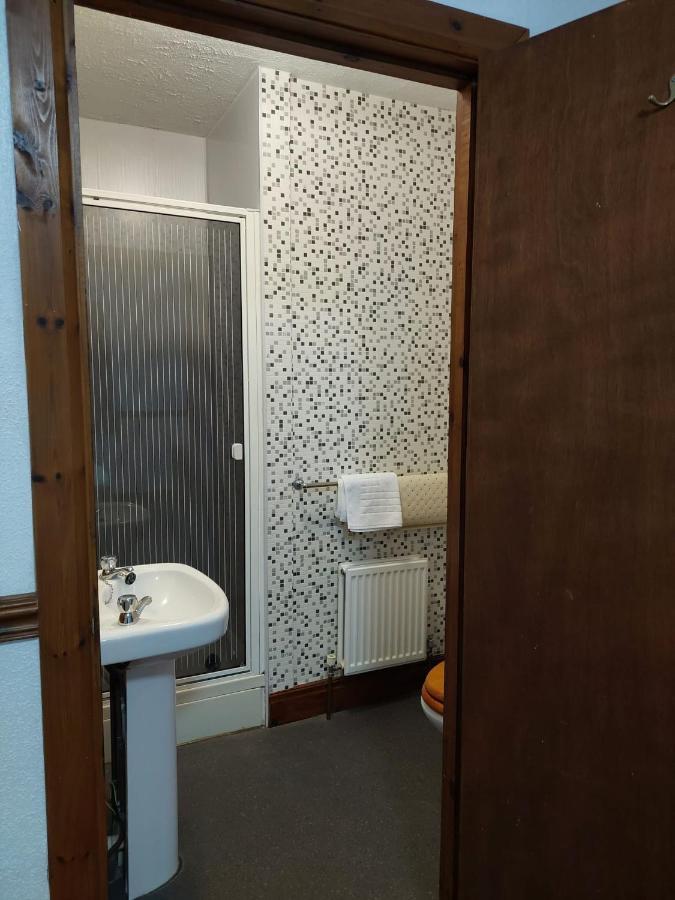 Twa Dogs Inn Кесвик Экстерьер фото