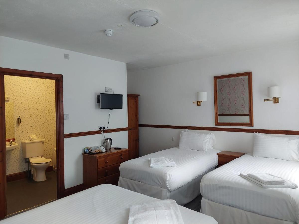 Twa Dogs Inn Кесвик Экстерьер фото
