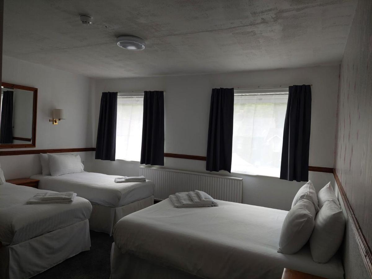 Twa Dogs Inn Кесвик Экстерьер фото