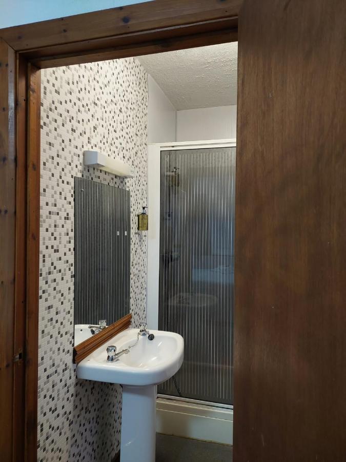 Twa Dogs Inn Кесвик Экстерьер фото
