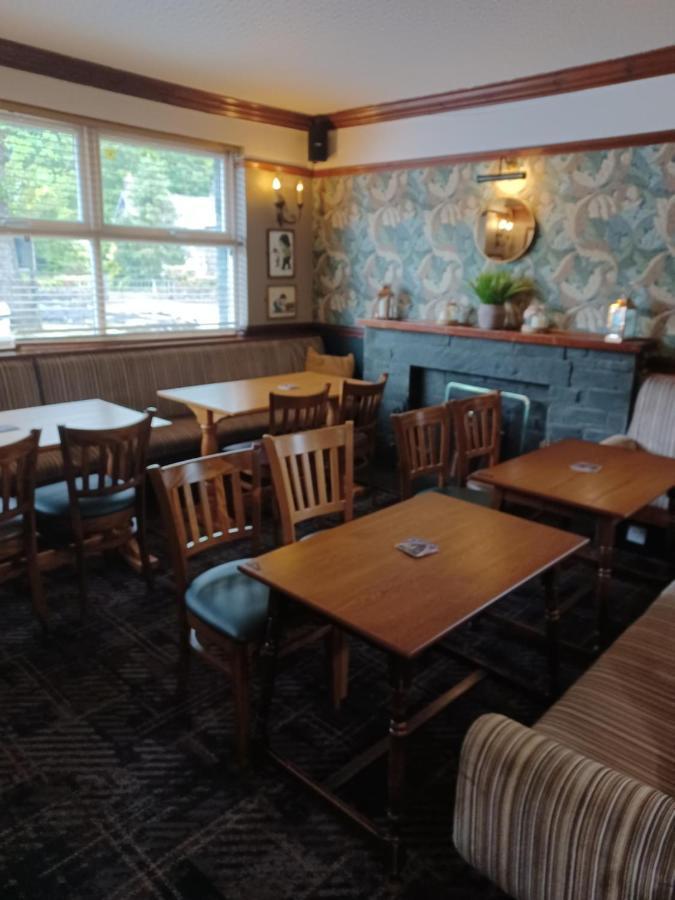 Twa Dogs Inn Кесвик Экстерьер фото